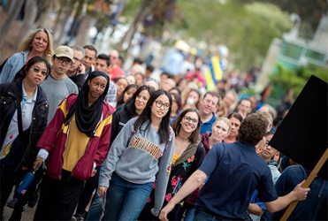 Large group of students touring the UC San Diego campus